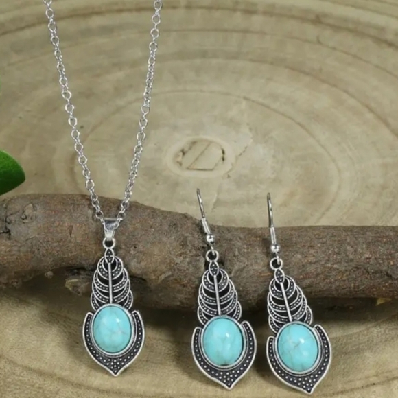 NWT Vintage Boho Antique Silver Pendant Necklace Set with Rhinestone Decor - Picture 1 of 5